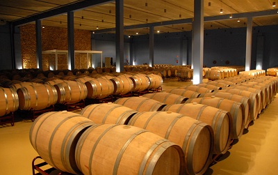 Barricas de vino en el Hotel del Vino, Cariñena